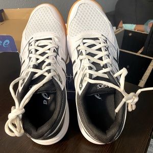 ASICS women’s Upcourt 4 volleyball shoes